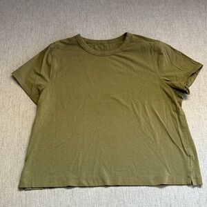Lululemon Bronze Green Olive T-Shirt cropped